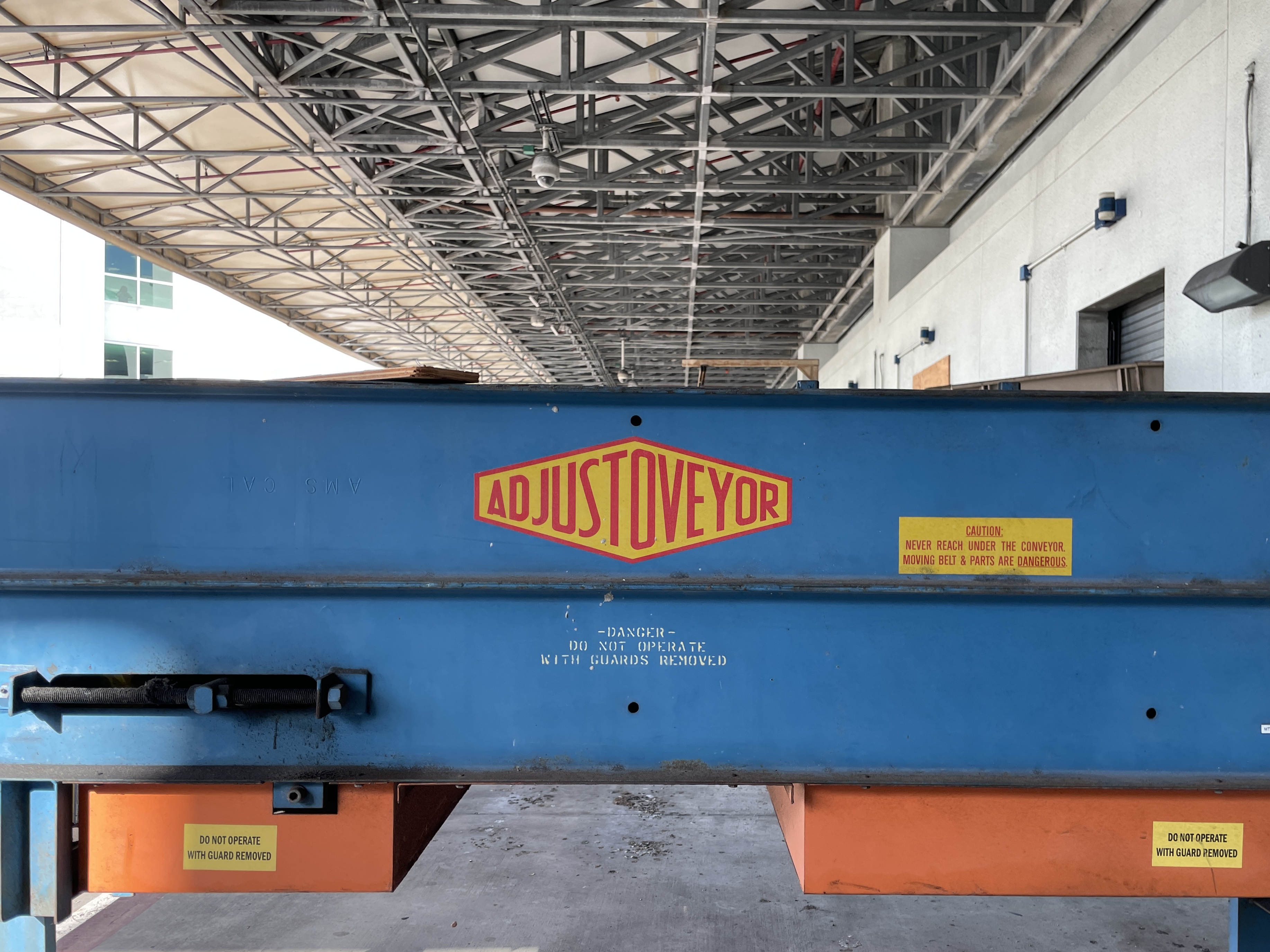 An Adjustoveyor conveyor belt machine outside of Miami International Airport.